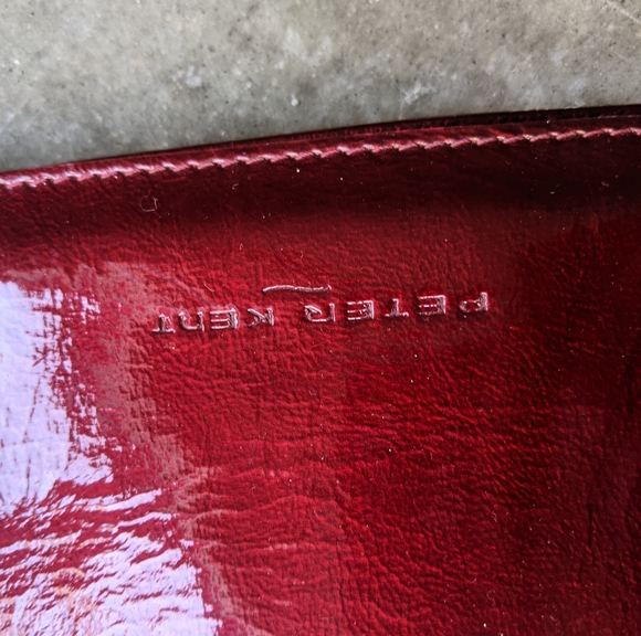 Peter Kent blood red glossy incognito clutch bag - Picture 5 of 8